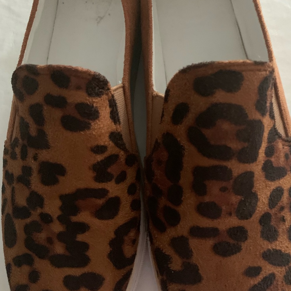 Leopard print canvas loafer